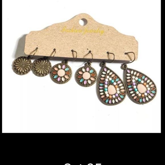 Jewelry - Pebble earrings set of 3